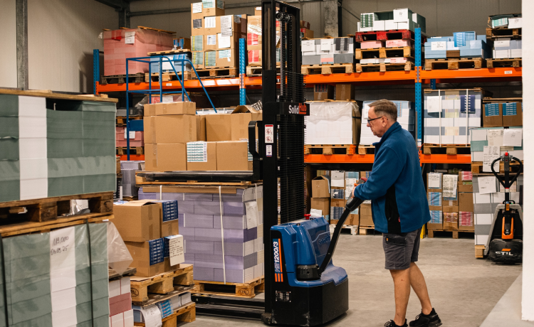 Precyzyjne taśmy montażowe.Stabilne łączenia bez użycia śrub.